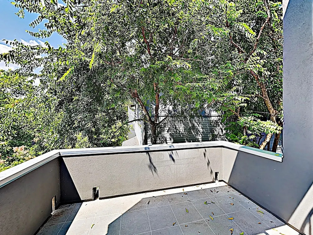 New Listing! Spacious Luxe Near Downtown 4 Bedroom Home