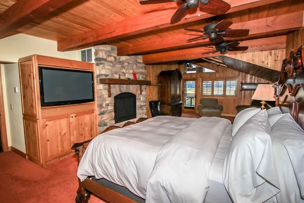 Seven Star Sunrise Retreat-900 by Big Bear Vacations