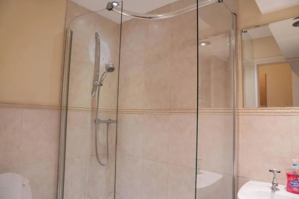 3-bed Apartment 5 Mins Walk to Boscombe Beach