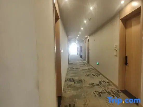Yunshang Baoting Hotel (Kashgar Frontier International Trade Center Hualing International Branch)