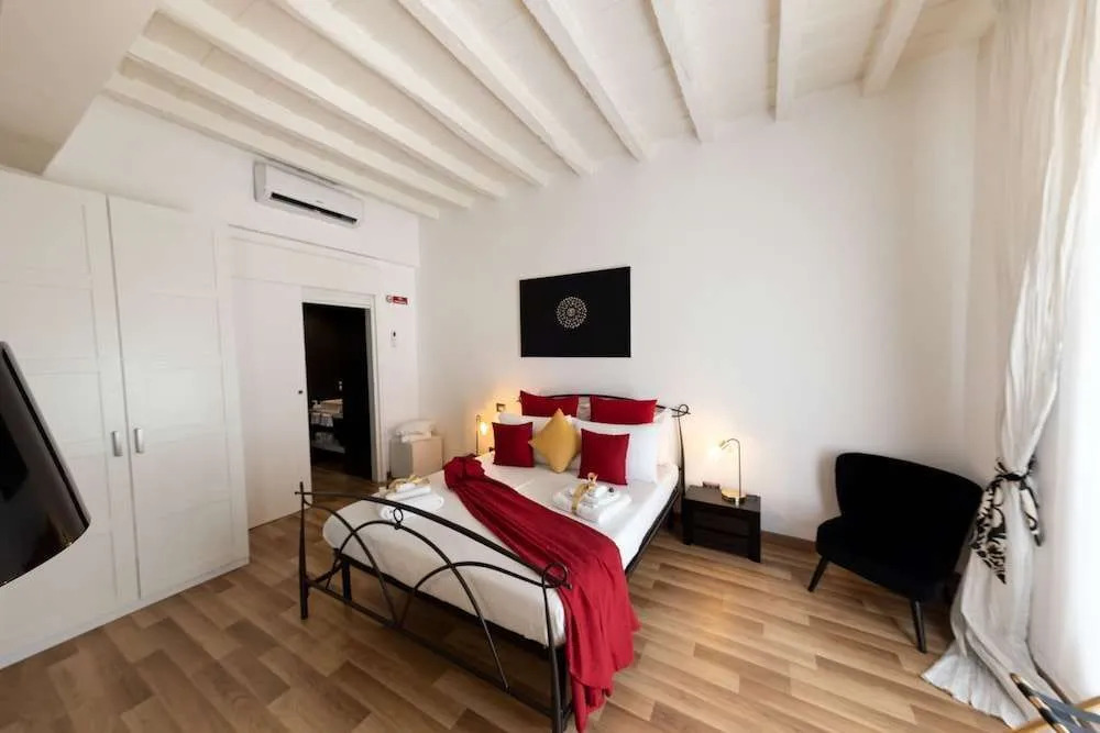 Barcaccia Luxury Suites
