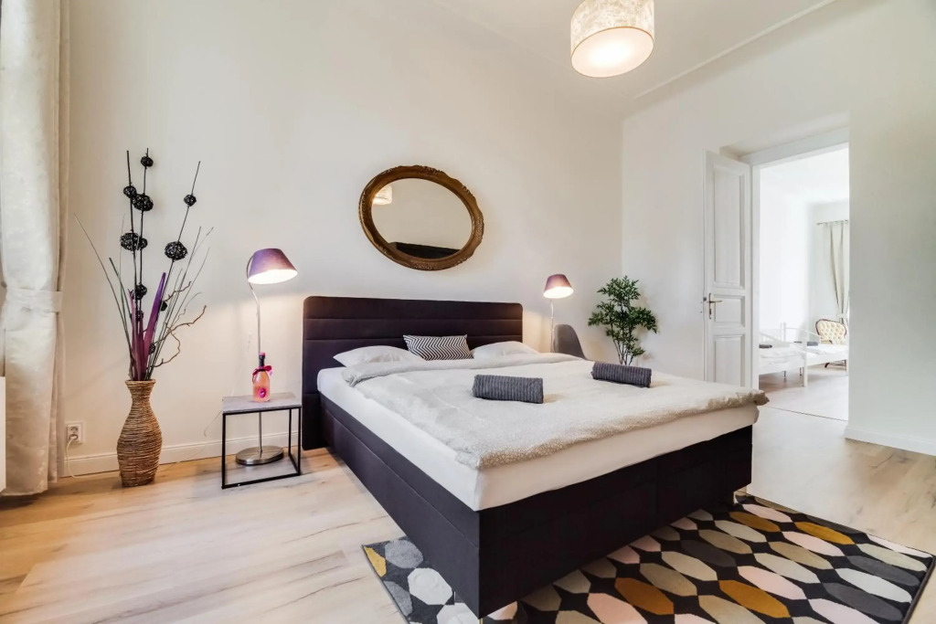 Charles Bridge - 3 bedroom Apartment - Old Town