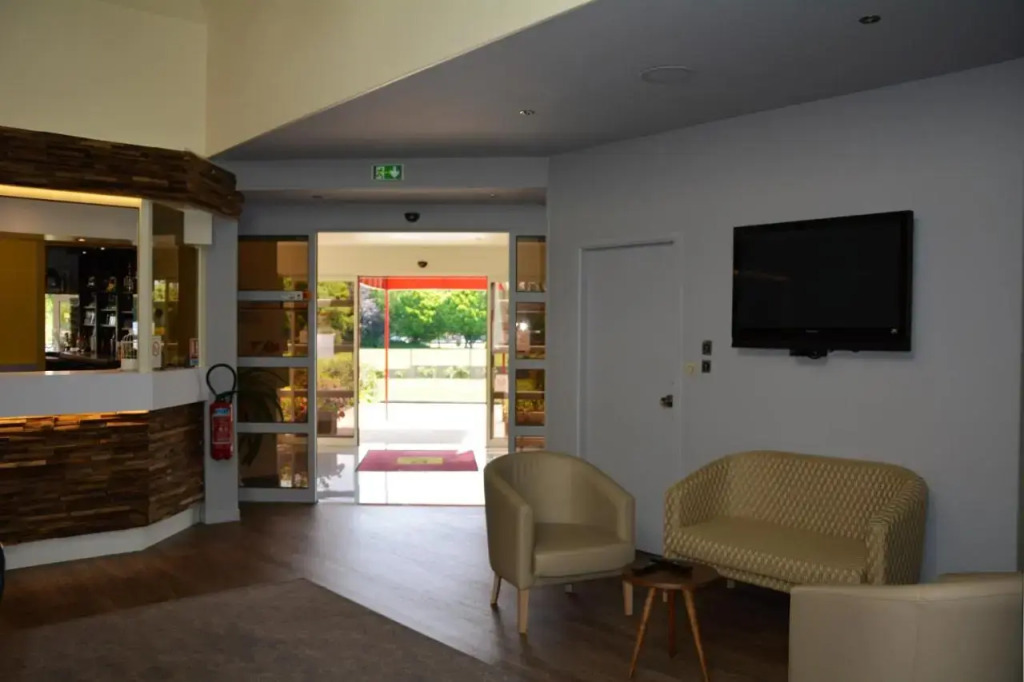 Logis Hôtel Restaurant Les Fontaines