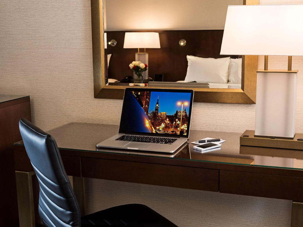 Lord Elgin Hotel