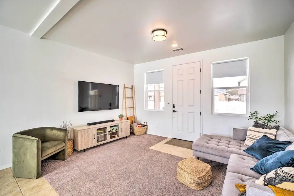 Flagstaff-Area Family Home w/ Hot Tub & Patio