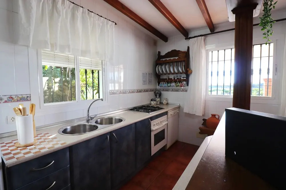 1143 Villa Serymar
