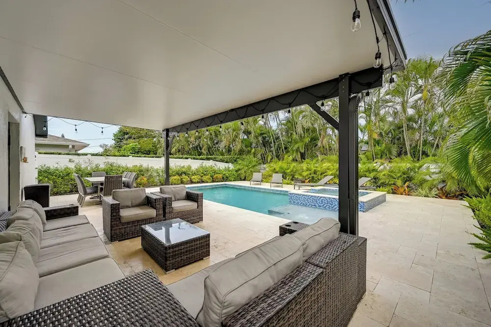 Naples Home w/ Patio < 1 Mi to Beaches!