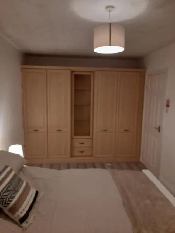 Comfortable 2 Bed Apartment 2nd Floor Contractors Families Close To City Centre Occasional Bed Available