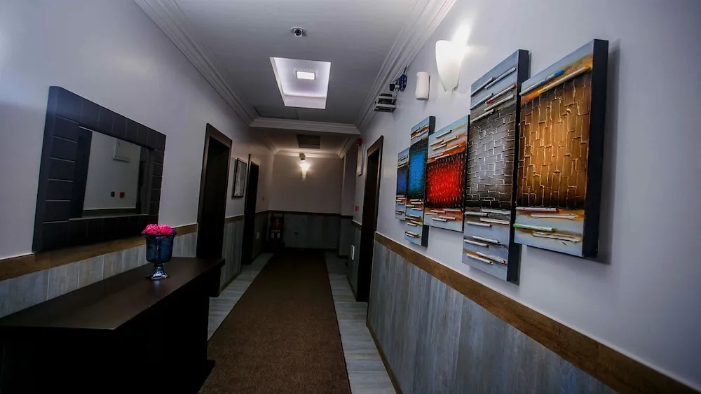 GEI8 Hotels & Lounge
