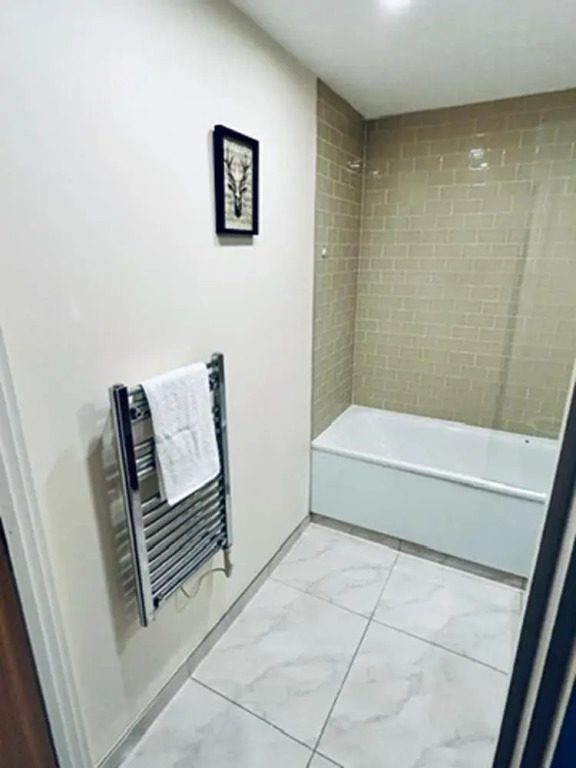Studio Apartment w/ Balcony In Canary Wharf