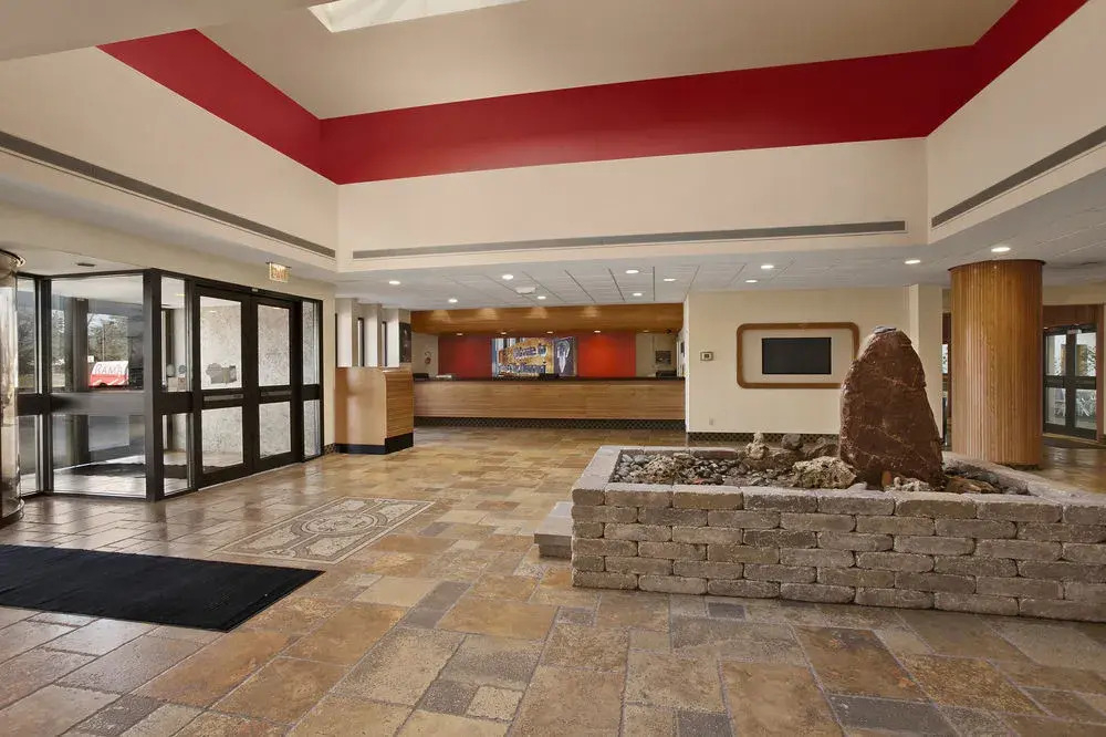 Ramada Kansas City Hotel And C