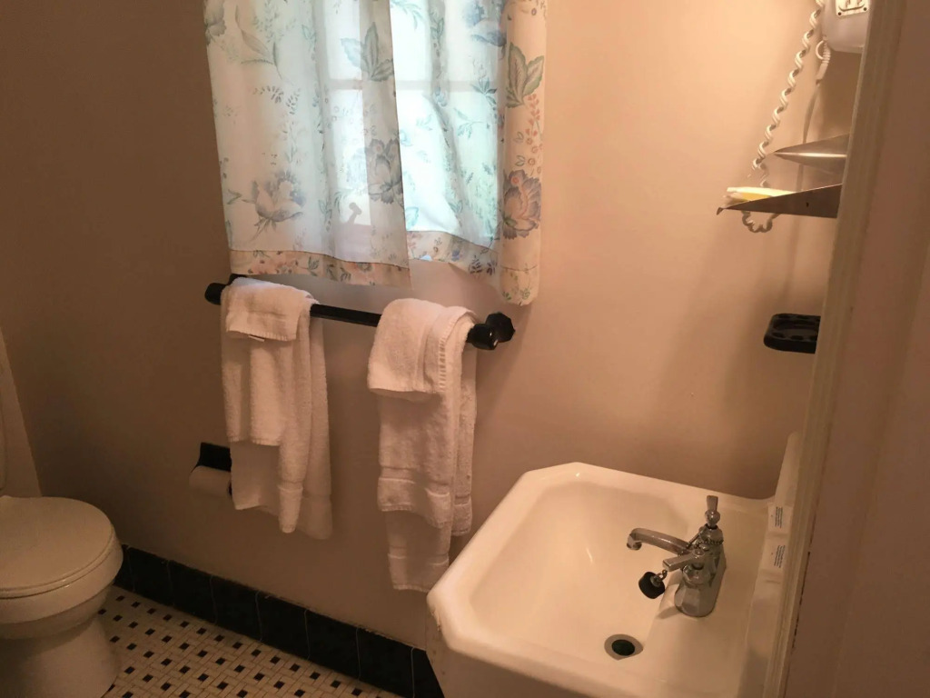 Parkway Inn
