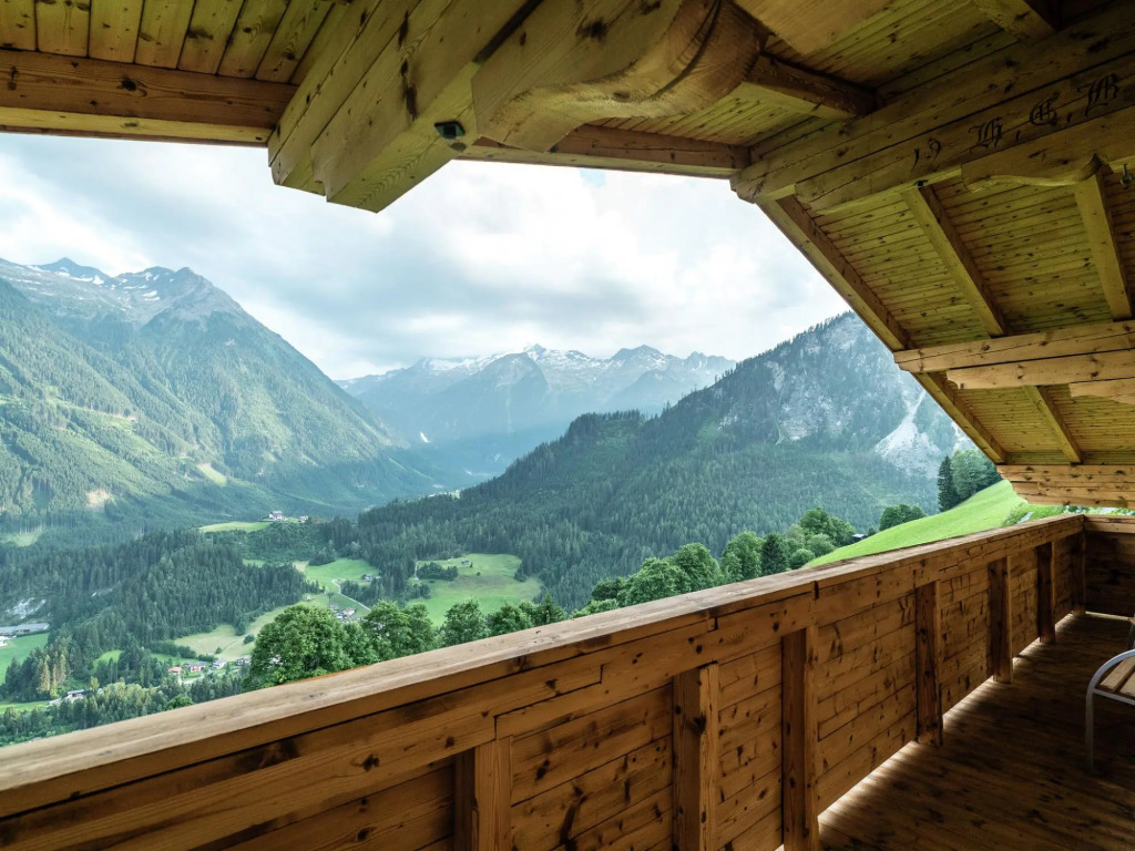 Large Luxury Chalet near Ski Area Zillerarena Königsleiten