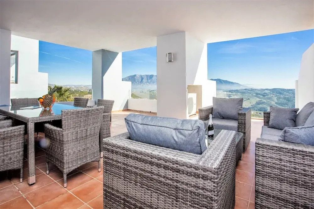 Spectacular Golf Sea And Mountain Views Bt65