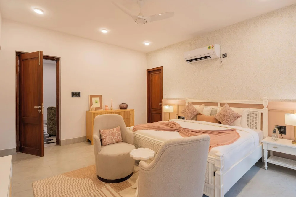 ELIVAAS Villa Paraiso 4 BHK with Pool & Bar
