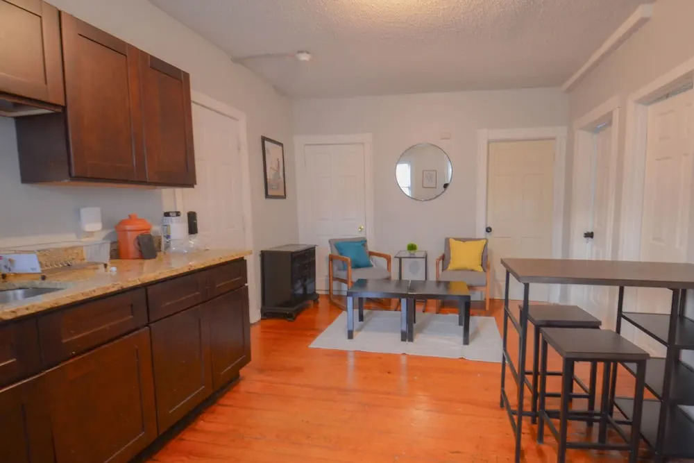 Lovely 3-Bedroom Apt with free parking