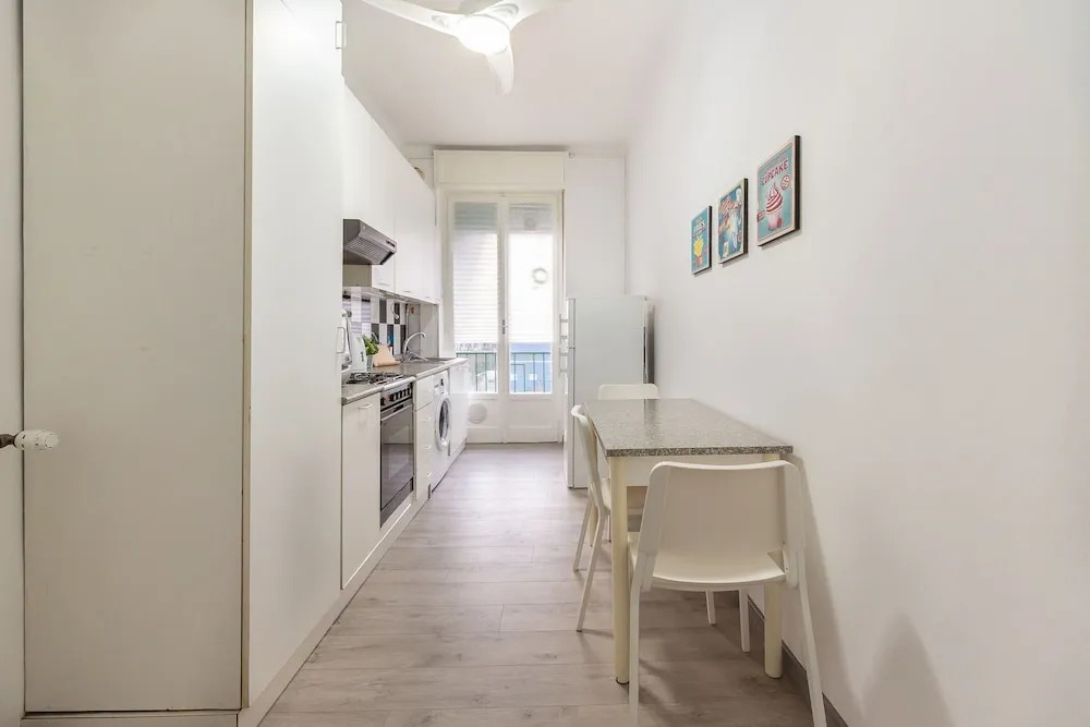 Bright 1 Bedroom near MM1