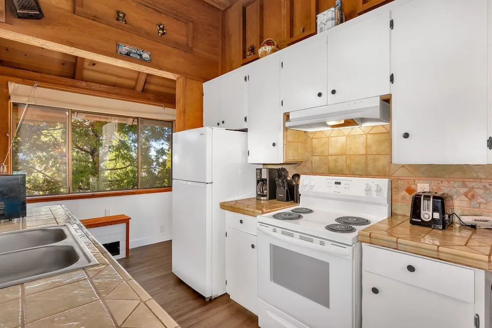 Timber Lodge Yosemite Enveloped In Nature!