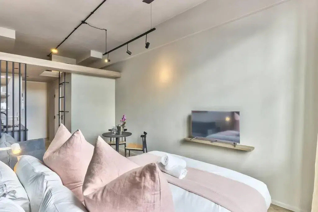 Trendy Urban Apartment in East City - Central CBD