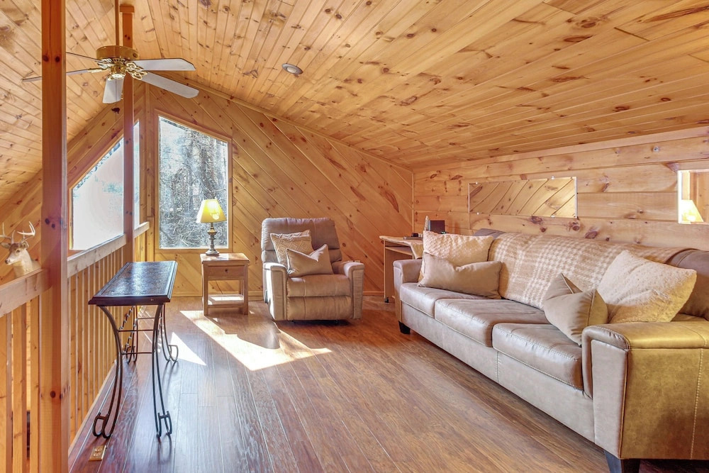 Hot Tub + Mtn Views: Peaceful Blue Ridge Retreat