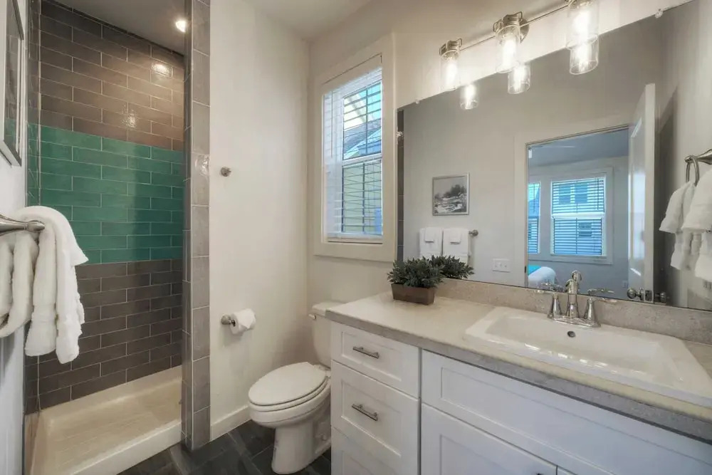 2 Homes in Old Town by Avantstay Sleeps 19, Pool, Newly Built Walk to Eats, Music, & More