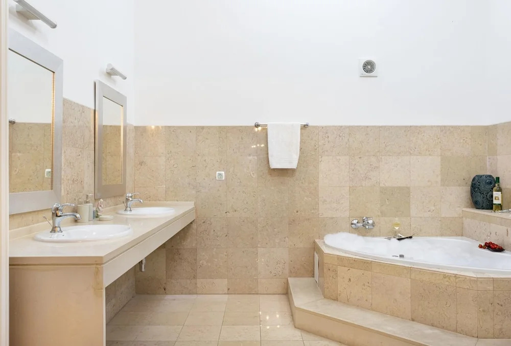 JOIVY Astonishing 1BR home in Baixa, 5mins to Santa Justa Lift