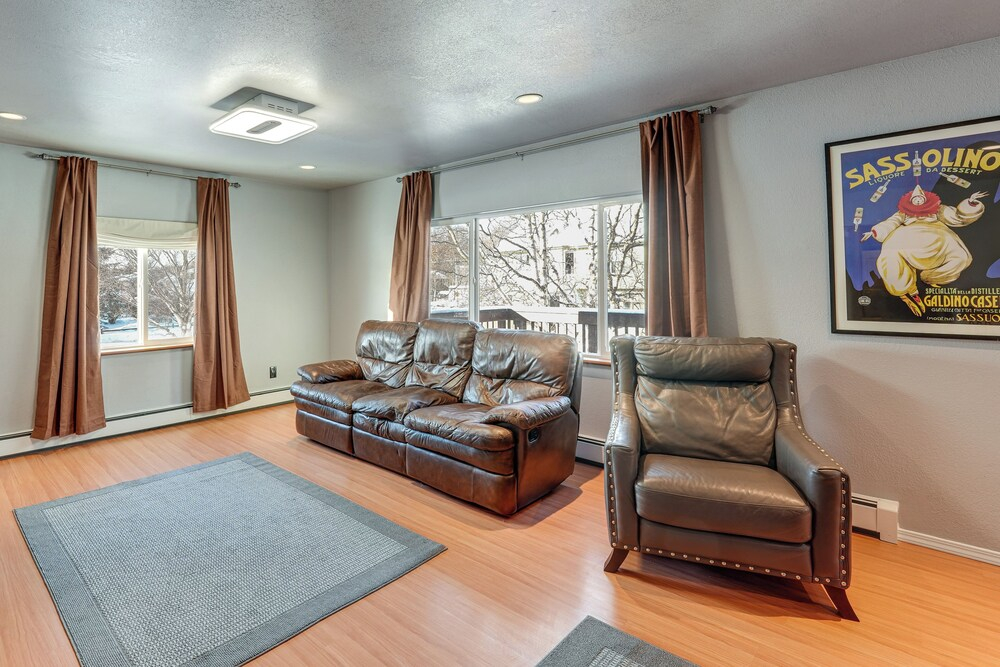 Hike, Bike & Ski! Cozy Anchorage Townhome