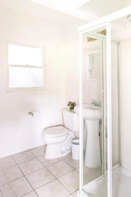 Frida by AvantStay | Sleeps 16! Prvt Estate w/ Tennis Ct & Mins to Beach!