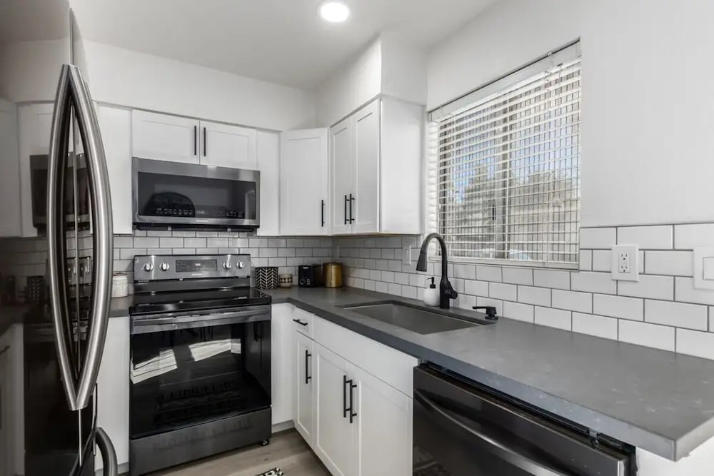 Luxe 2BR Townhouse 4 Heated Pools Walk 2 Old Town