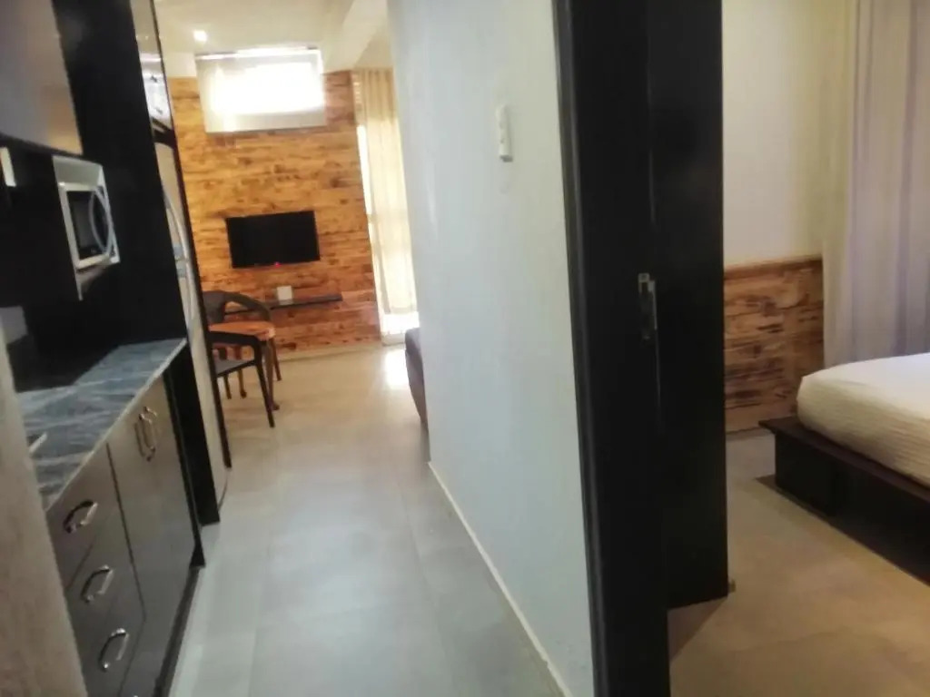 CommonLens Inn