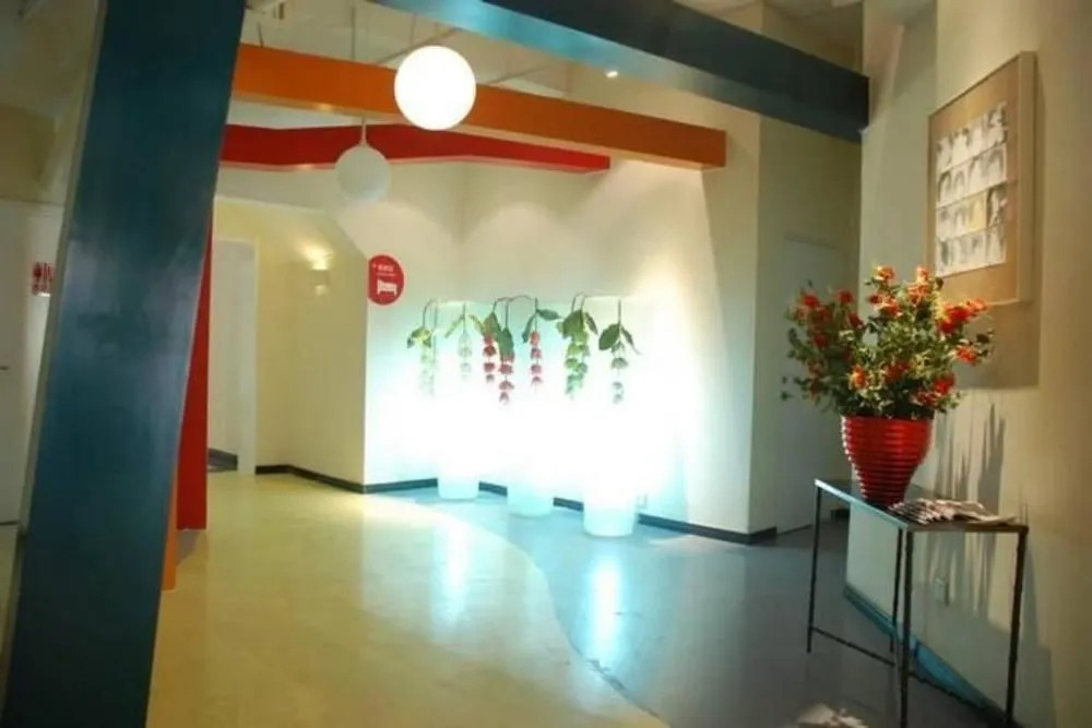 Yijia Room (Weifang Station)