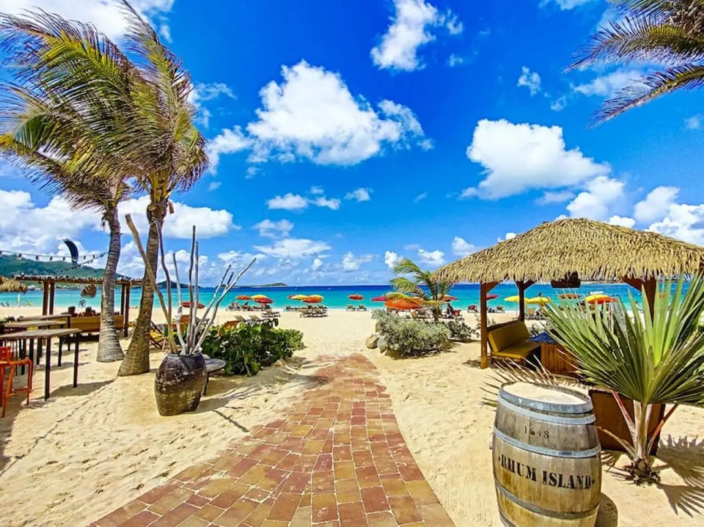 Villa Manoureva 10 min walk from Orient Bay Beach