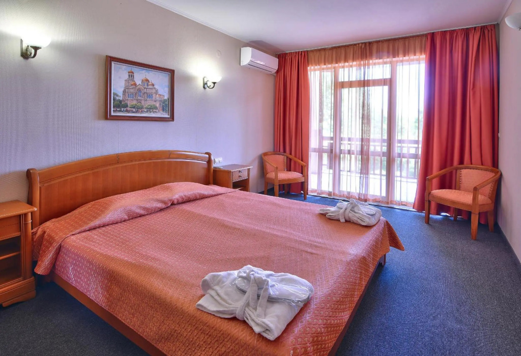 Estreya Residence Hotel