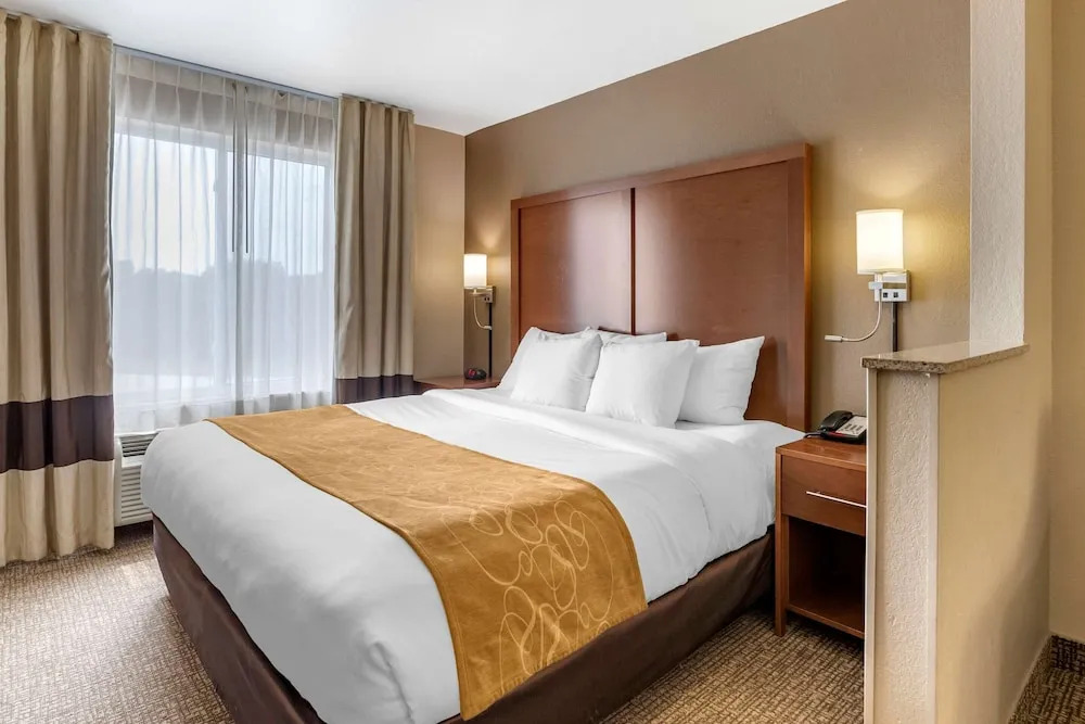 Comfort Suites
