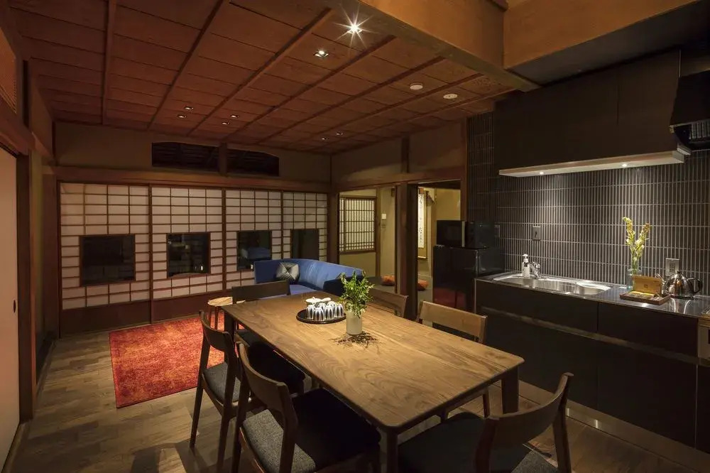 Hikoso-machi Kin no Ma