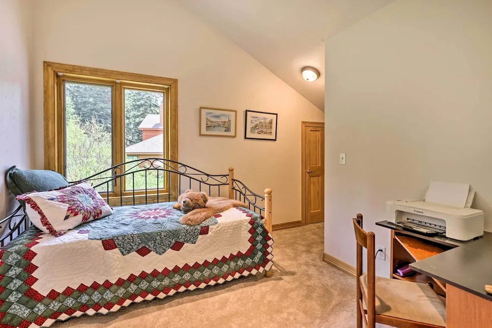 Alpine Escape w/ Mtn Views in Blue River!