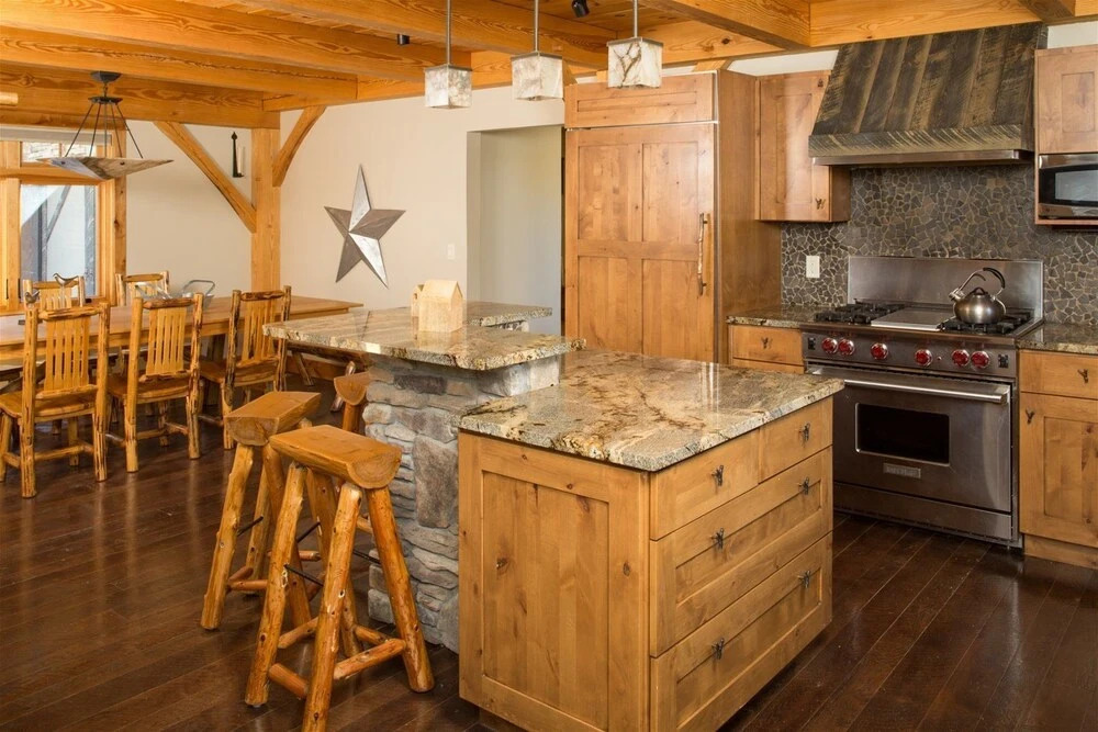 Big Sky - Little Plume Lodge