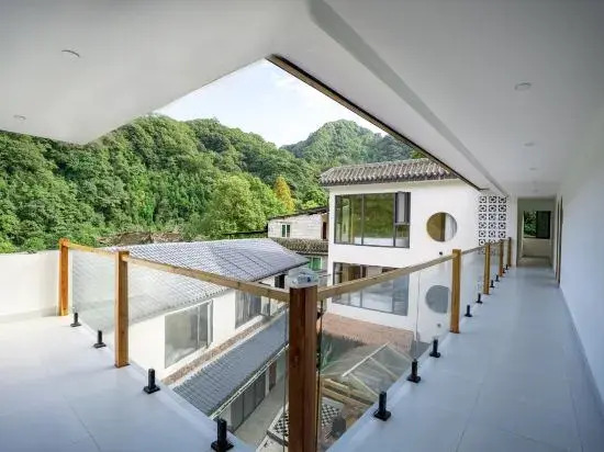 Qishanye. Qiyun Guisi Tang Projection Holiday Homestay