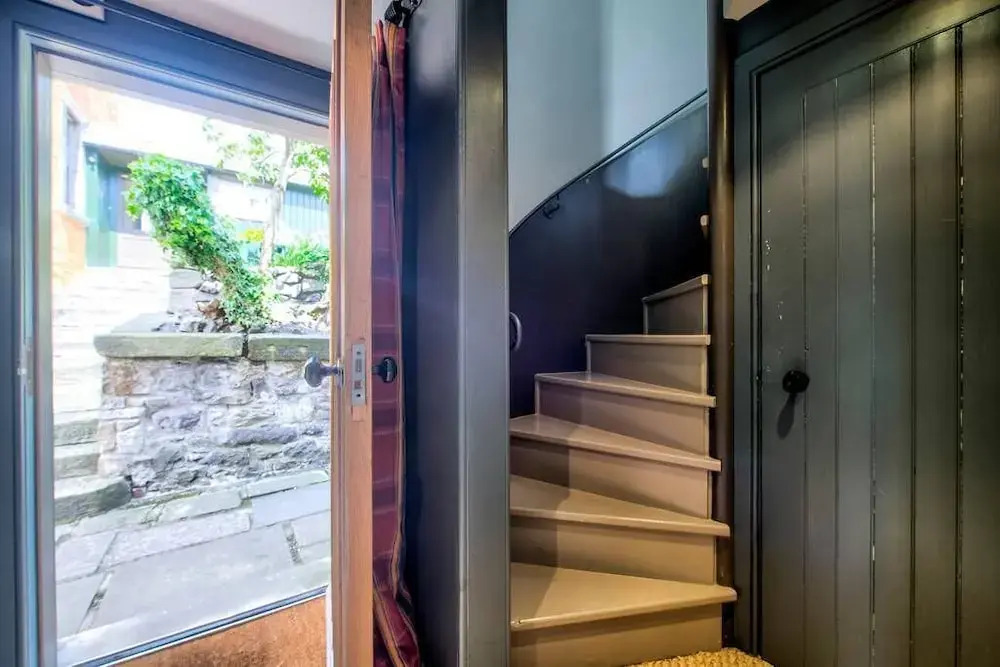 Rockhouse: Historic Gem - Photographer's Studio