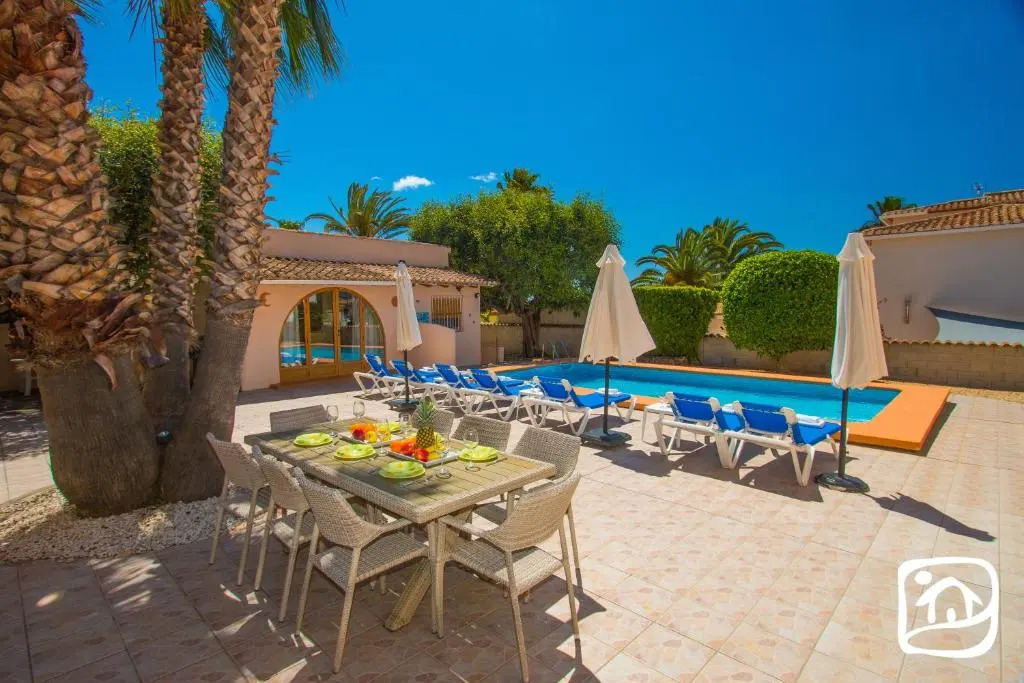 Villa Luna Feliz by Abahana Villas