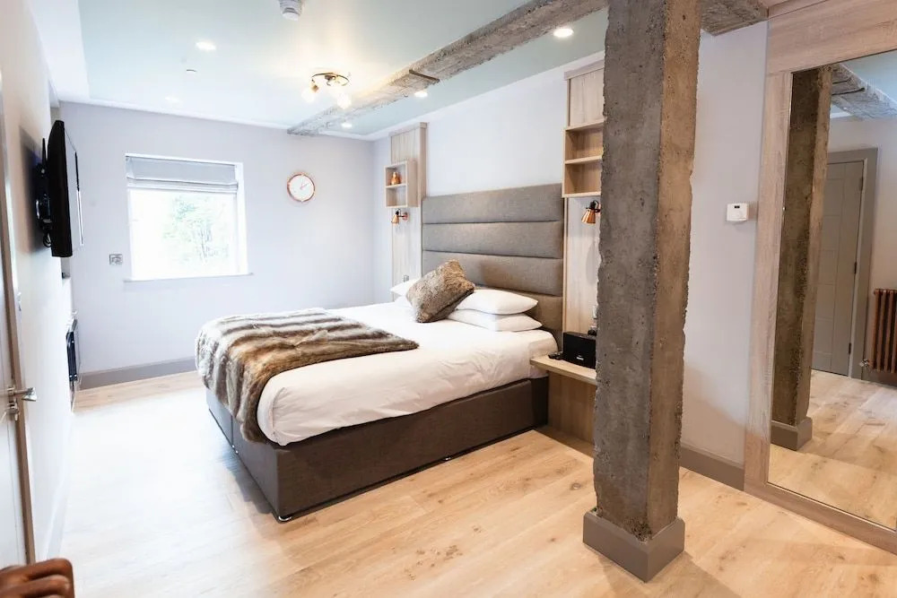 Clarendon Suites