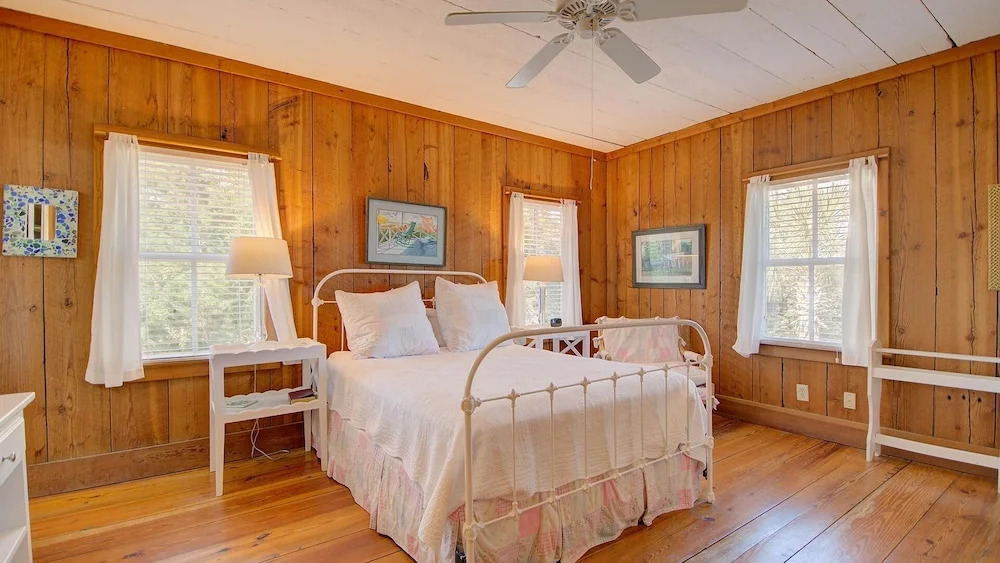 118 Kitchens Beach 9 Br home by RedAwning