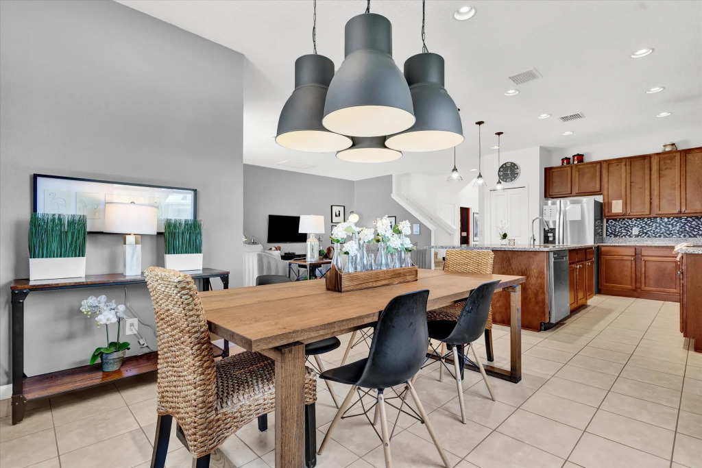 6 Bd 6 Ba Bella Vida 4564 Cl