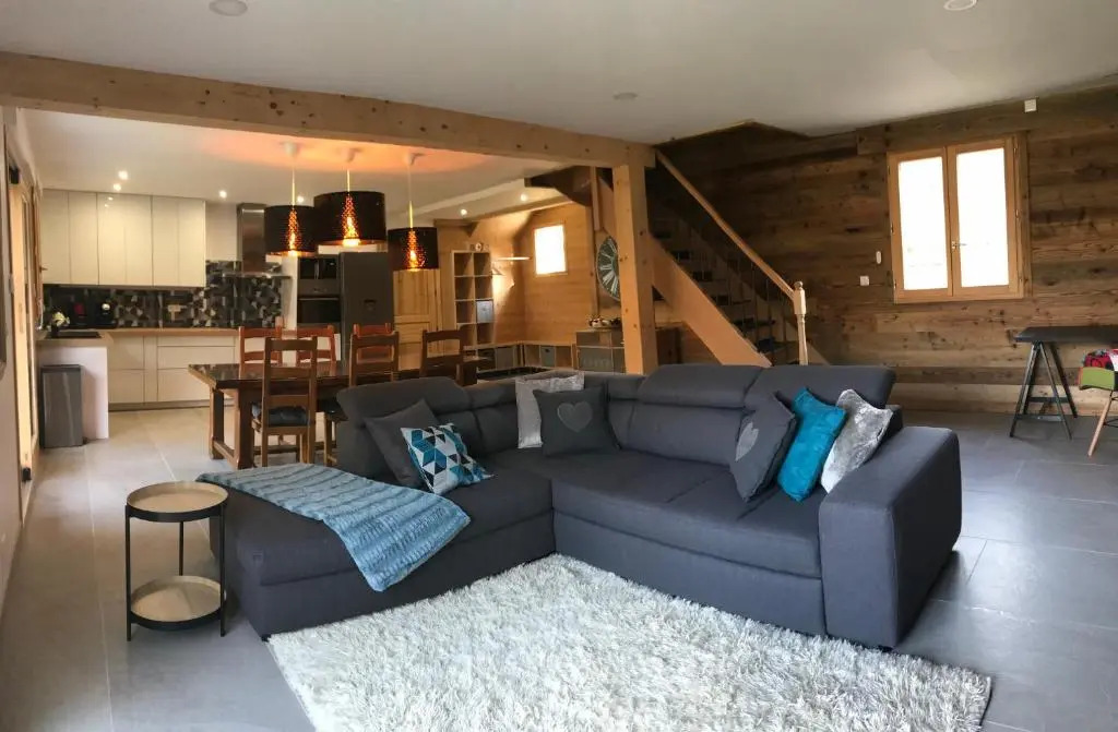 Chalet Barbara with swimming pool in the heart of Oisans