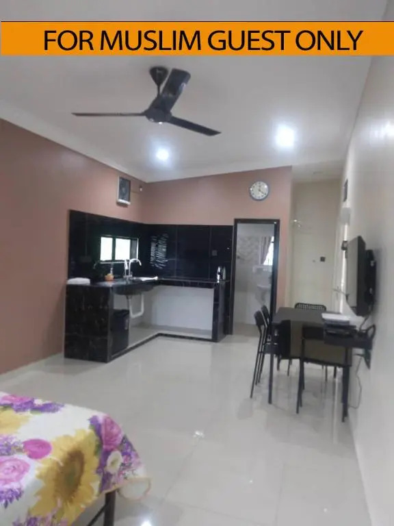 Yasmeen Studio Roomstay Kijal - Room 1 - FOR TWO PERSON ISLAM GUEST ONLY