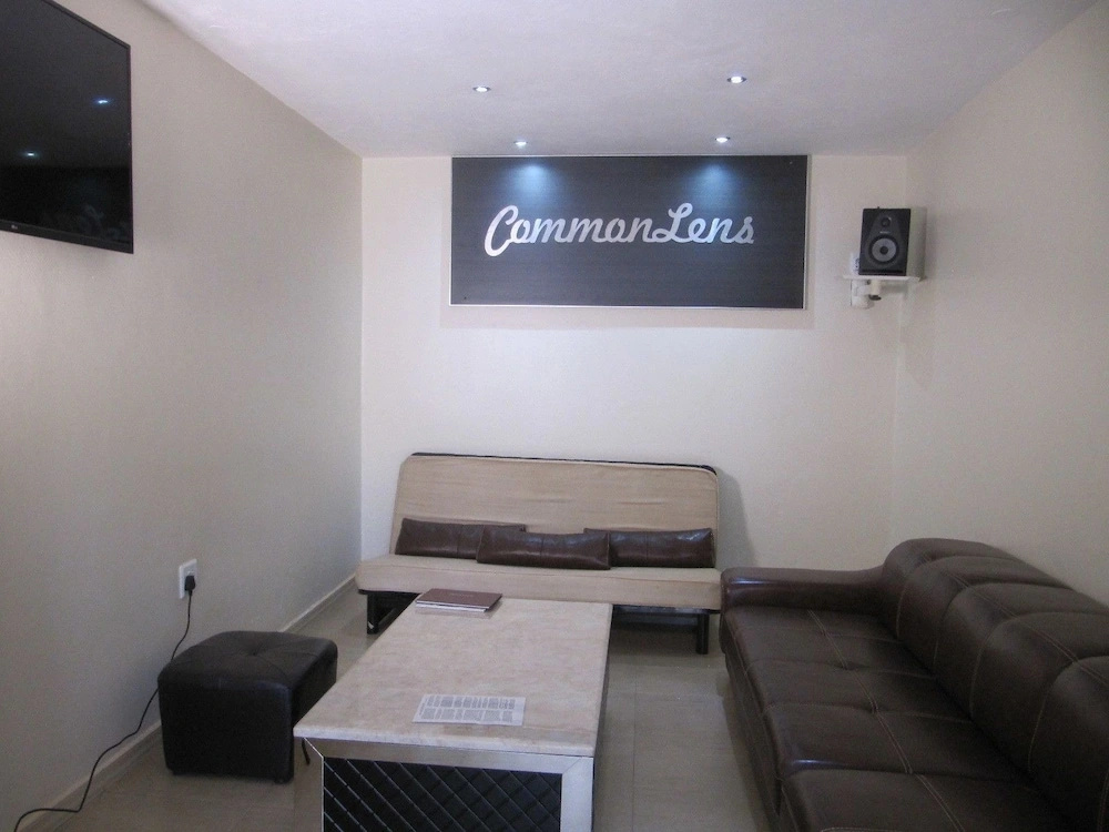 CommonLens Inn