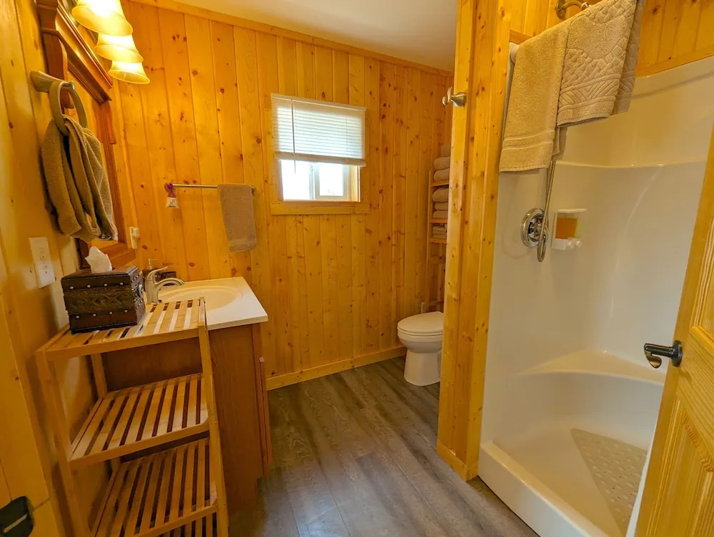 Yellowstones Treasure Cabins