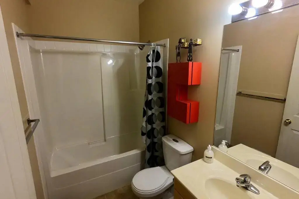 Sunny & Cozy Suite with Pool & Ping Pong table