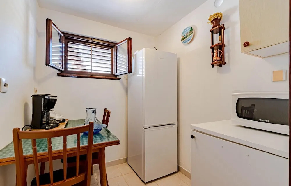 Awesome Home in Vela Luka With Wifi and 2 Bedrooms