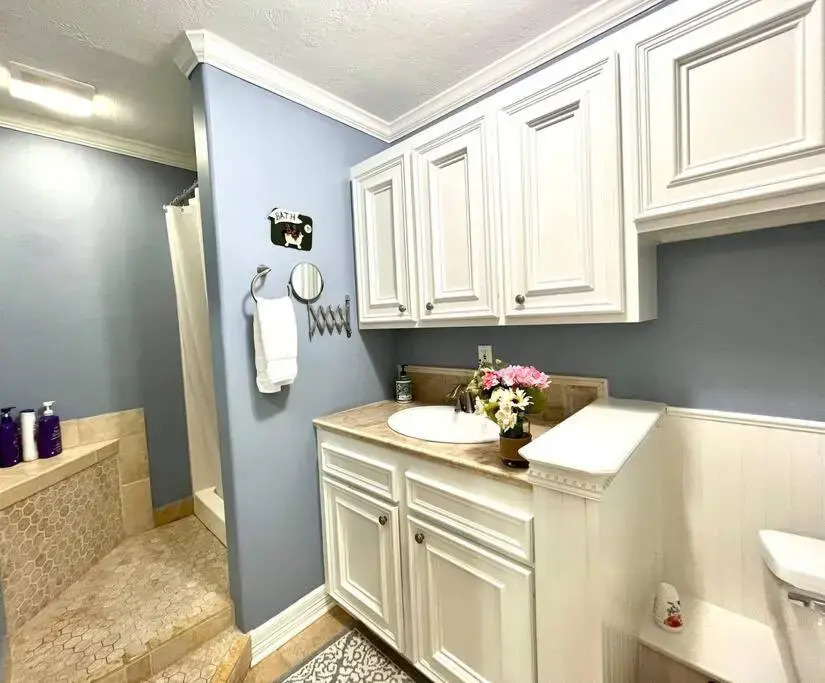 Beautiful traditional home*Modern updates*Guest suite B